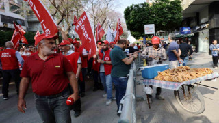 Herkes alanlarda onlar ekmek parası peşinde