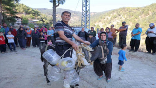 Susuz kalan Feke'liler eşek ve katır ile su taşıyor