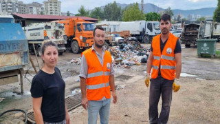 Kozan'da cüzdanını yanlışlıkla çöpe atan kadın için temizlik görevlileri seferber oldu