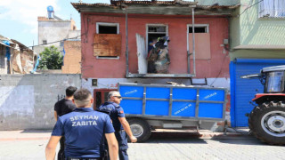 Uyuşturucu bağımlıları metruk yapıyı ’çöp ev’ haline getirdi