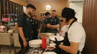 Galibiyeti tantuni yiyerek kutladılar