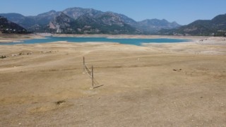 Kuruyan Baraj sahasına voleybol direği diktiler