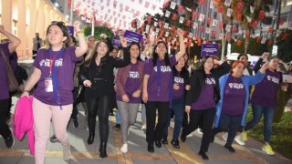 Adana'da  Kadın Cinayetlerine Karşı Tepki Yürüyüşü