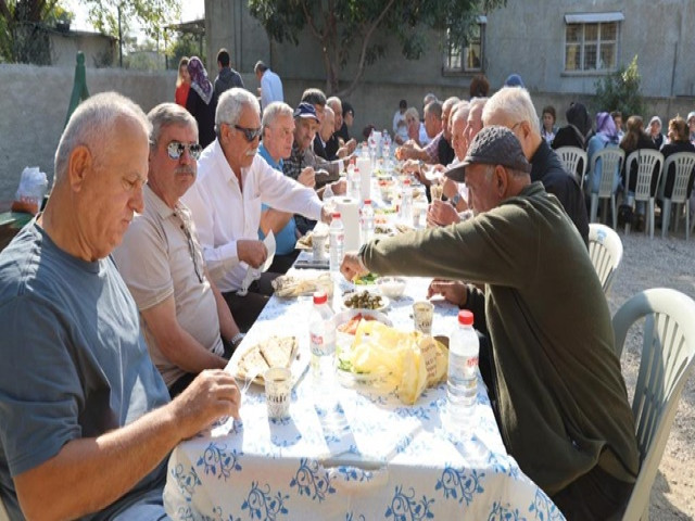 Emekli polisler 40 yıl sonra Adana'da buluştu